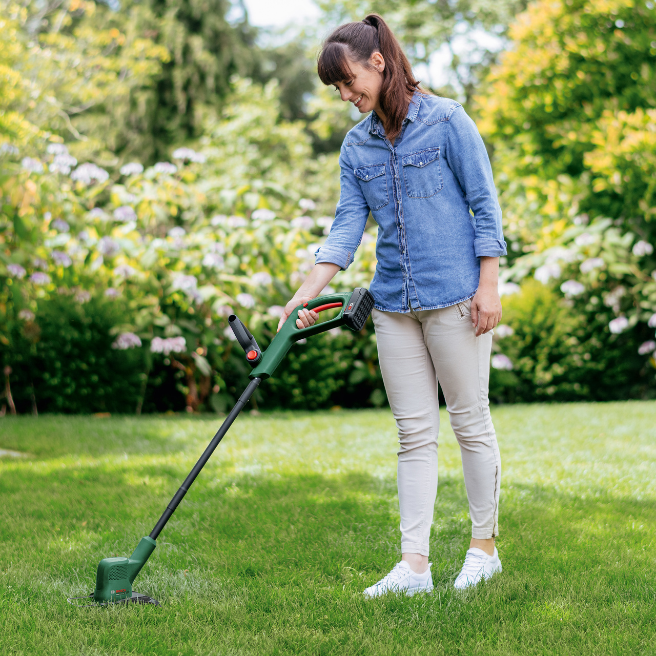 Bosch EasyGrassCut 18V26 акумулаторен тример за трева 26см (1 x 2,5Ah